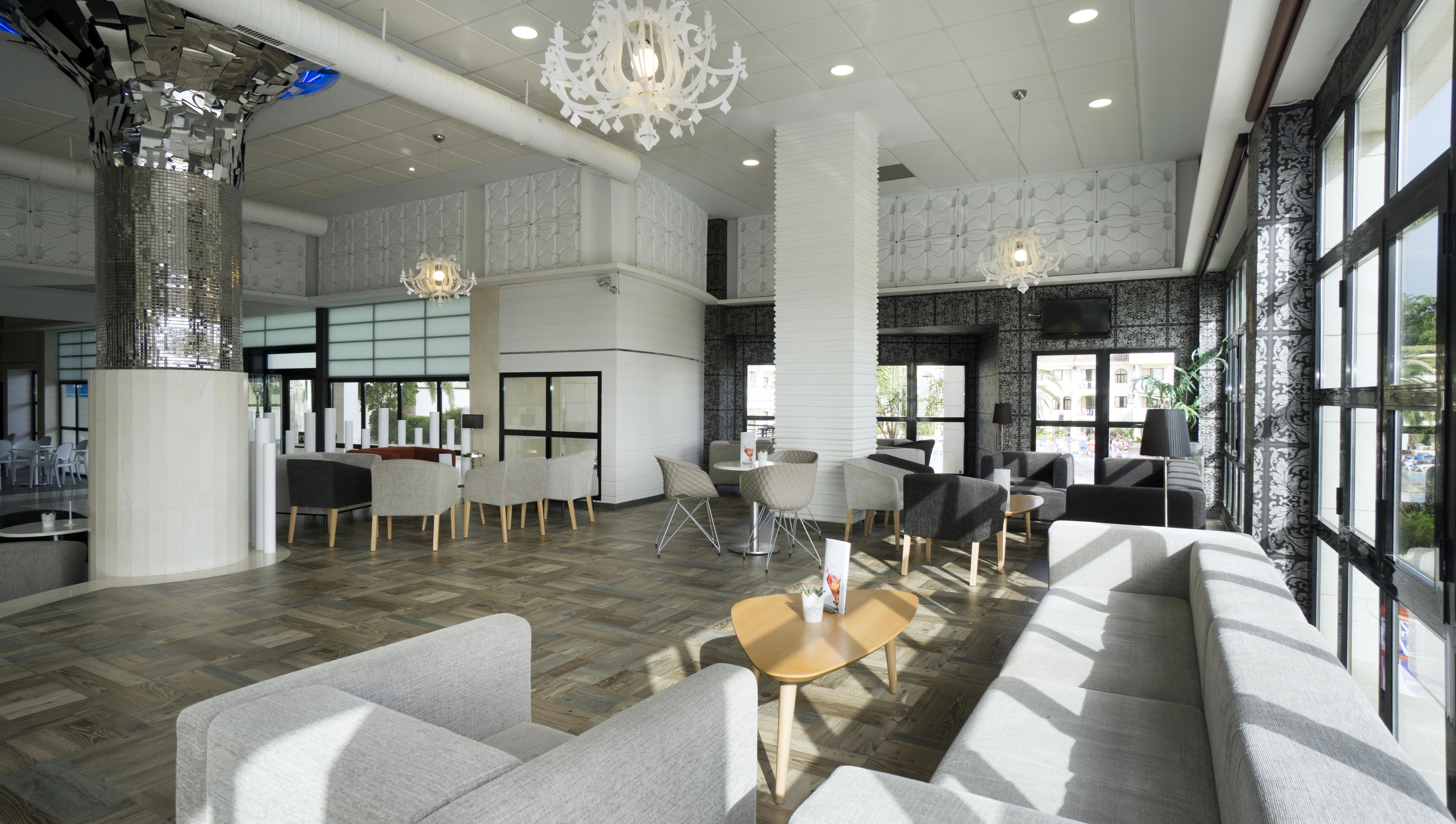 Hotel Puente Real Torremolinos Exterior photo